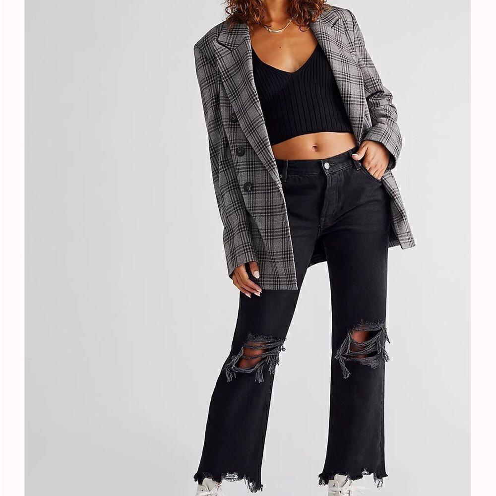 Free people Maggie Mid Rise Straight Jeans distressed in black size 24